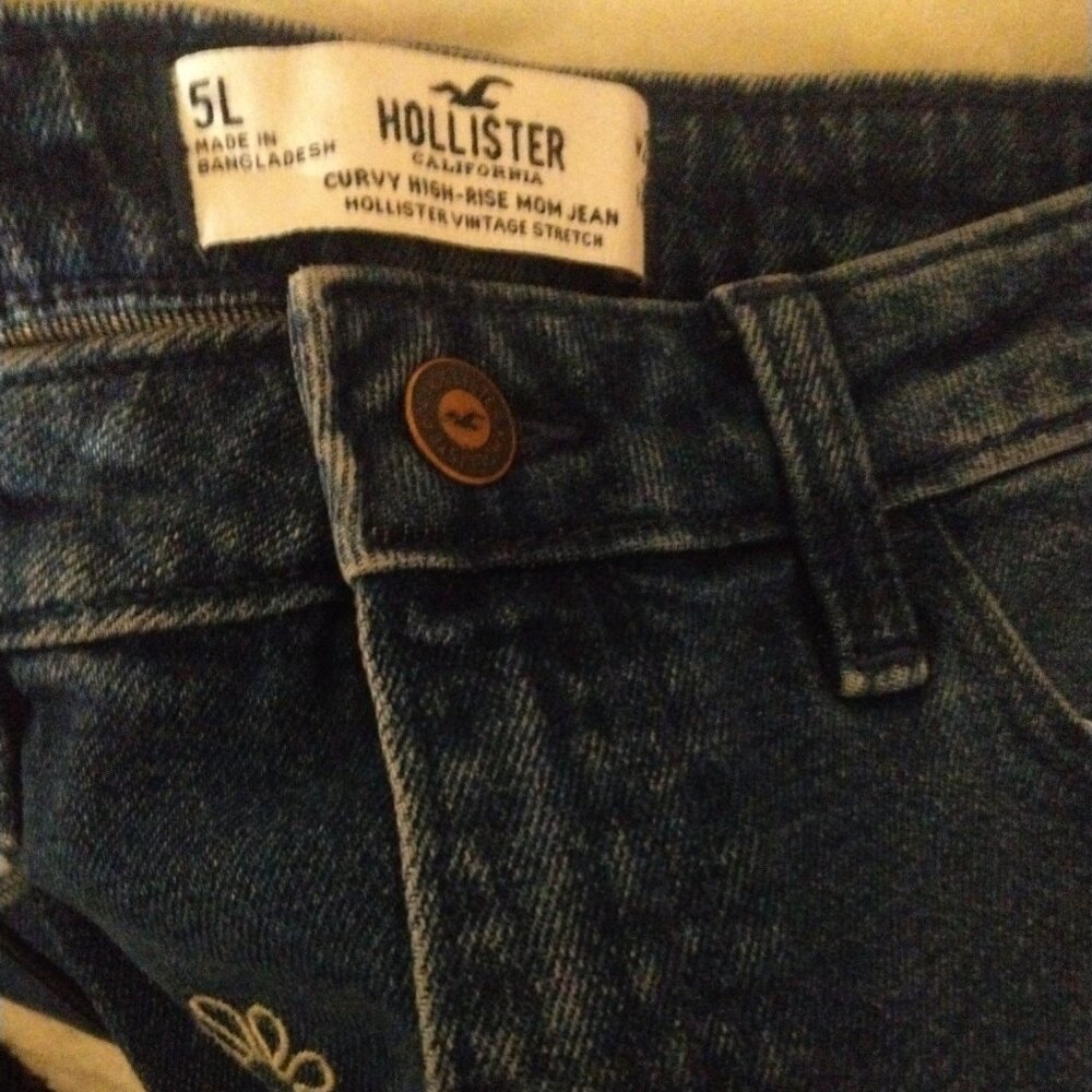 Hollister curvy high rise -Mom Jean